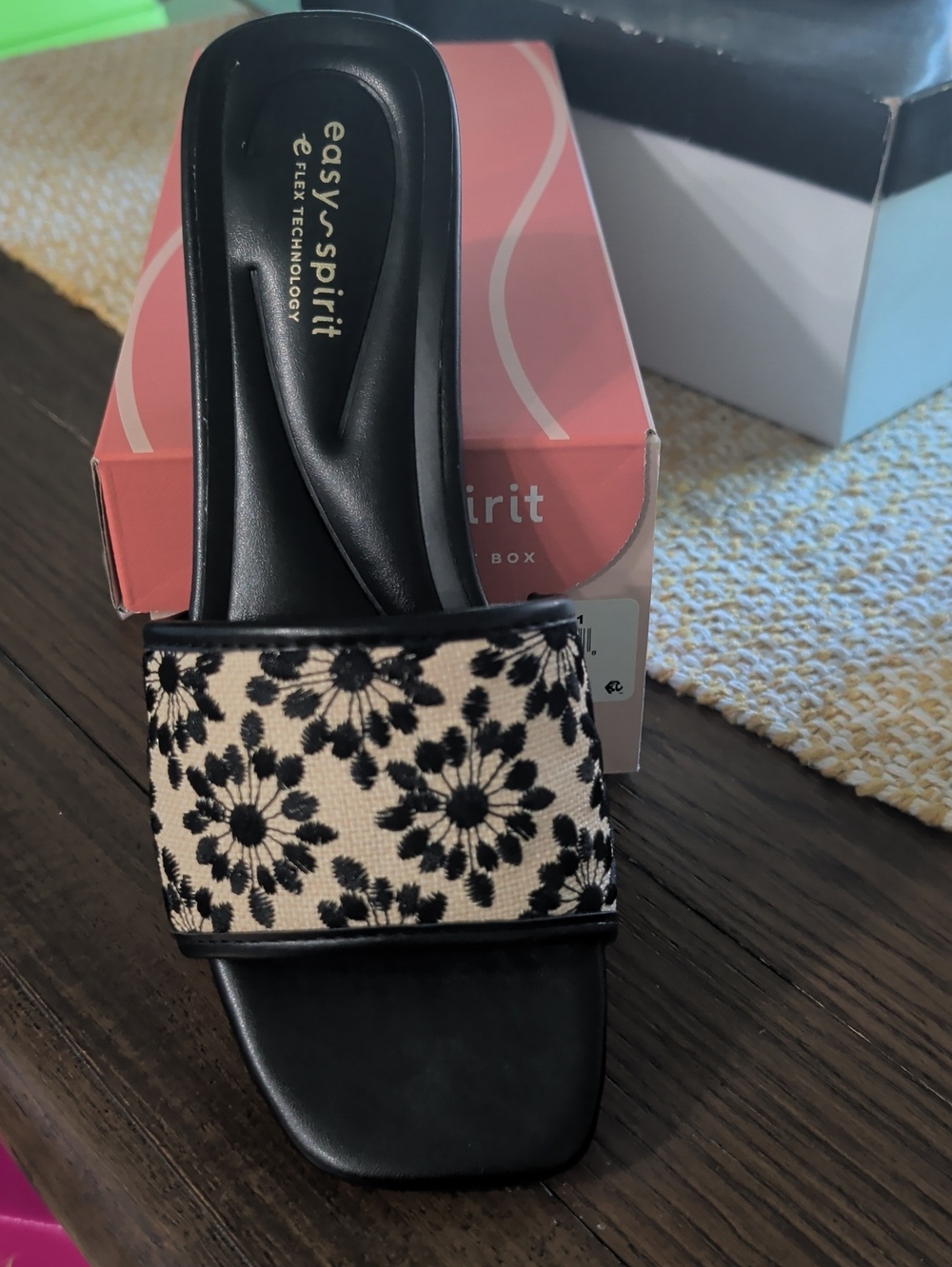 Brand New Easy Spirit Black & Cream Floral Slide Sandal
